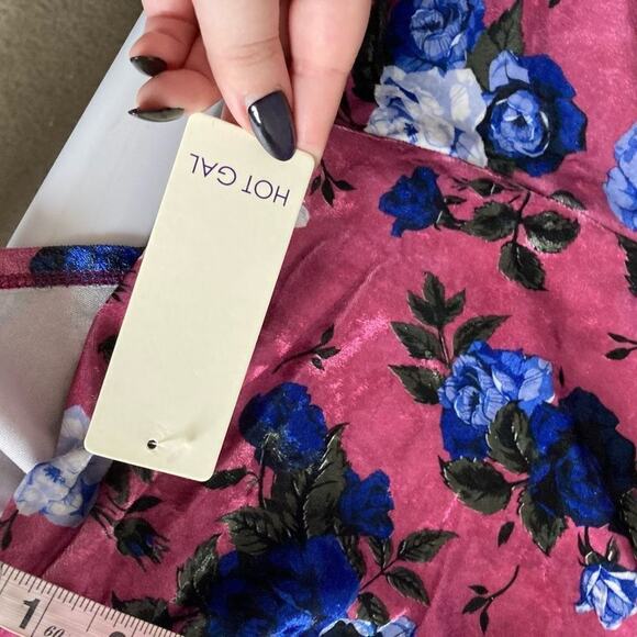 Hot gal medium soft off the shoulder dress - Picture 4 of 5